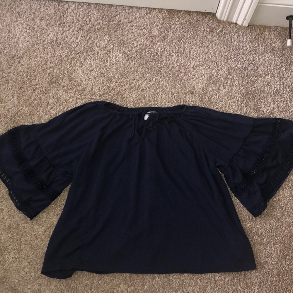 navy blue angle sleeved shirt